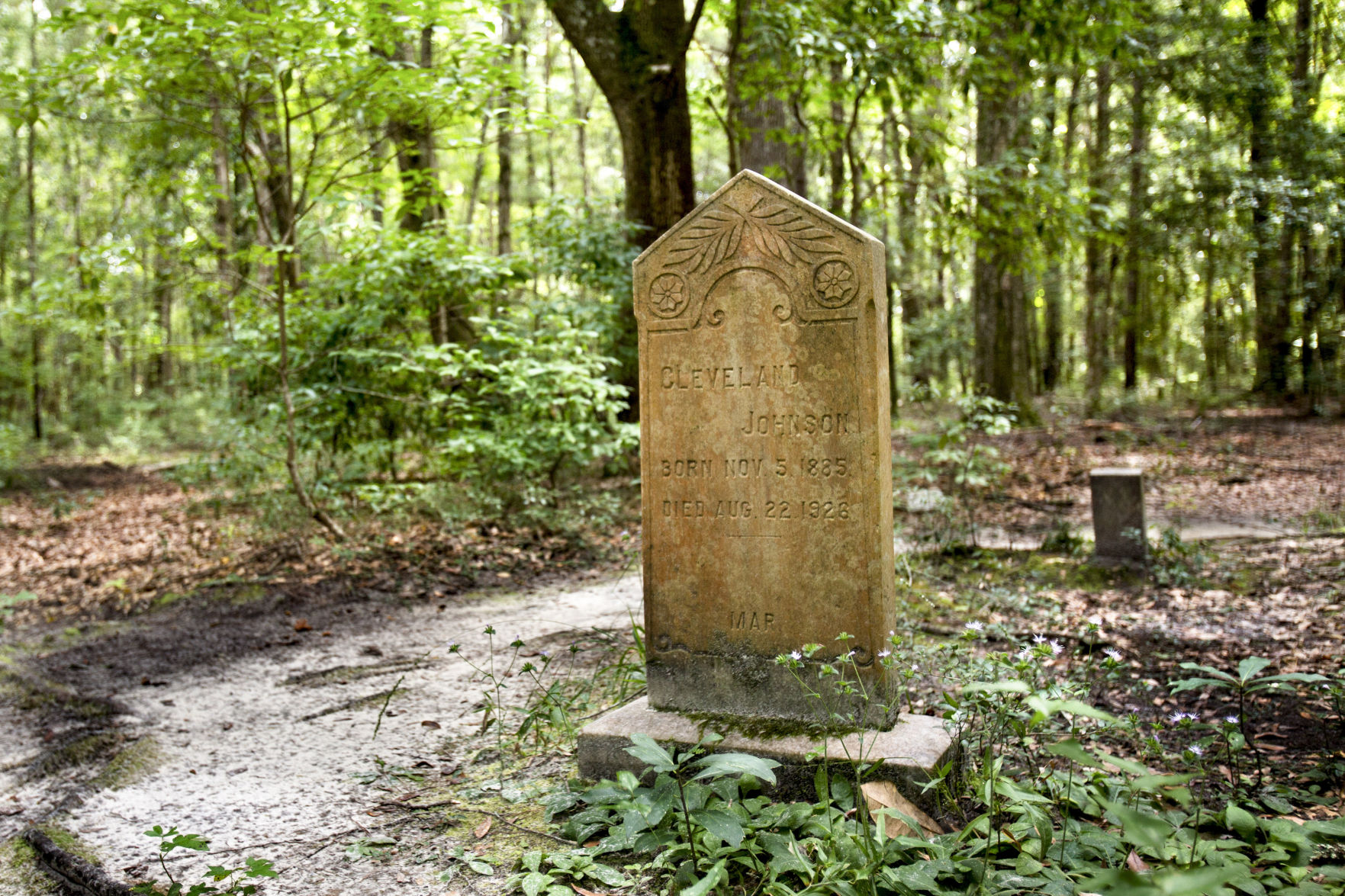 AfricanAmericancemetery.jpg